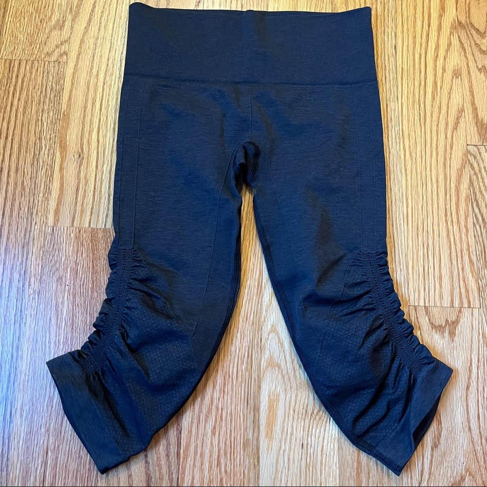 Lululemon flow and go crop in dark gray size 4